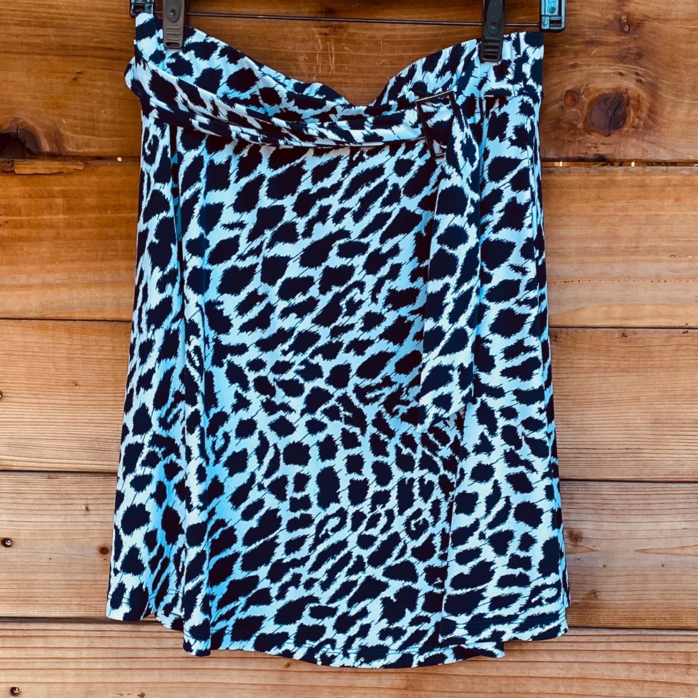 ⚡️Le Lis navy and white animal print skirt